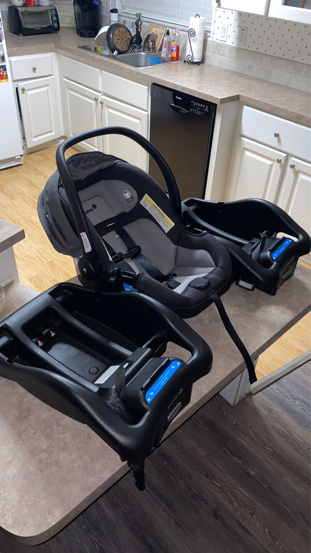 infant car seat with 2 bases