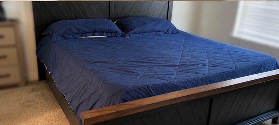 King bed frame and mattress (NEW CONDITION)