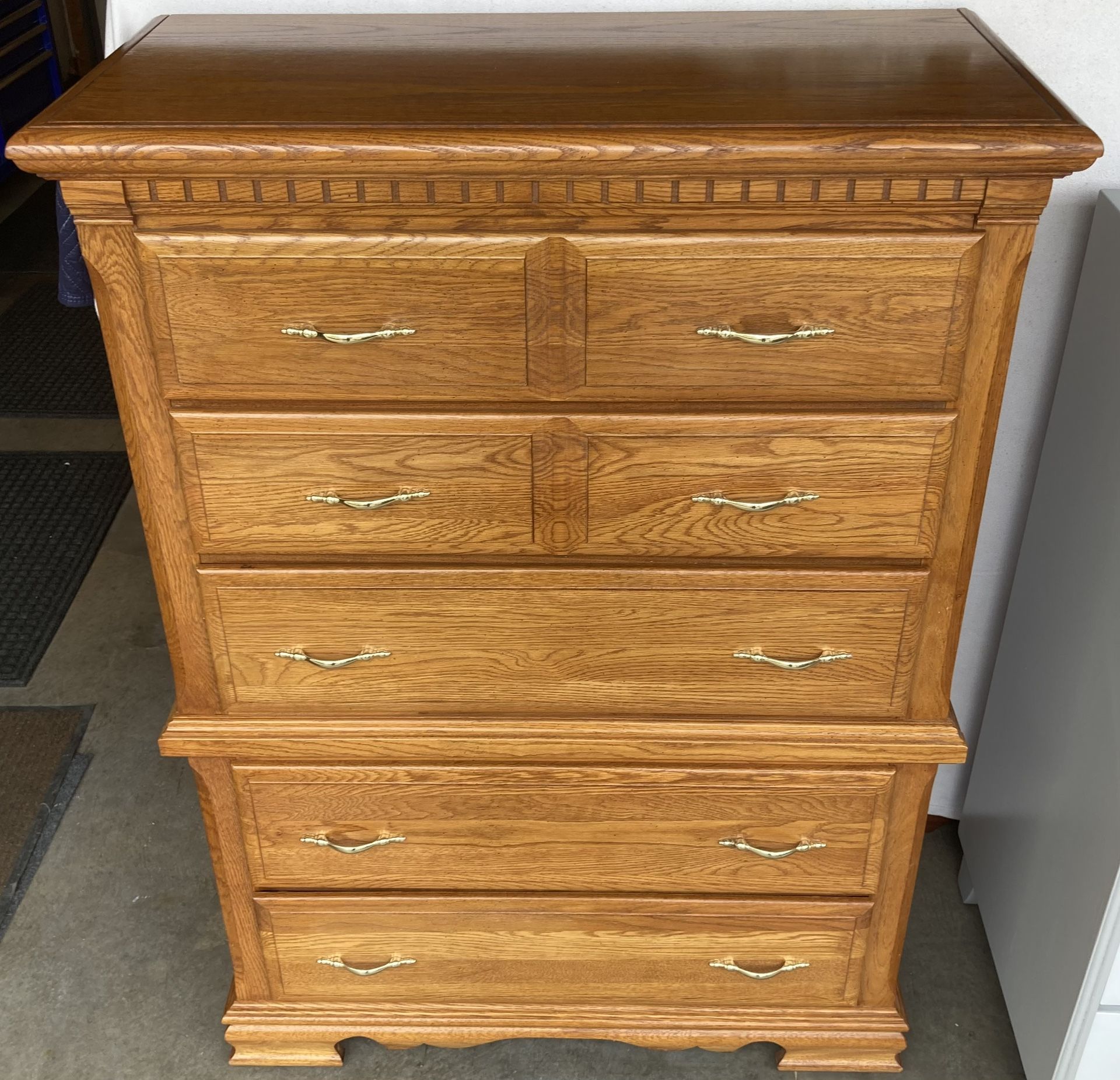 Vaughan Bassett 5 Drawer Oak Dresser Chest