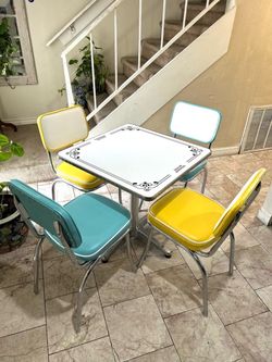 Mcm dining table 2 color chairs (4) chrome legs  very good condition