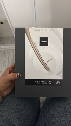 Bose noise cancelling headphones 700
