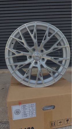 Vossen wheels 18 inch 5x114 Silver