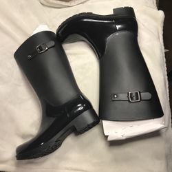 RAIN BOOTS