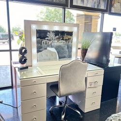 Vanity Mirror And Desk 