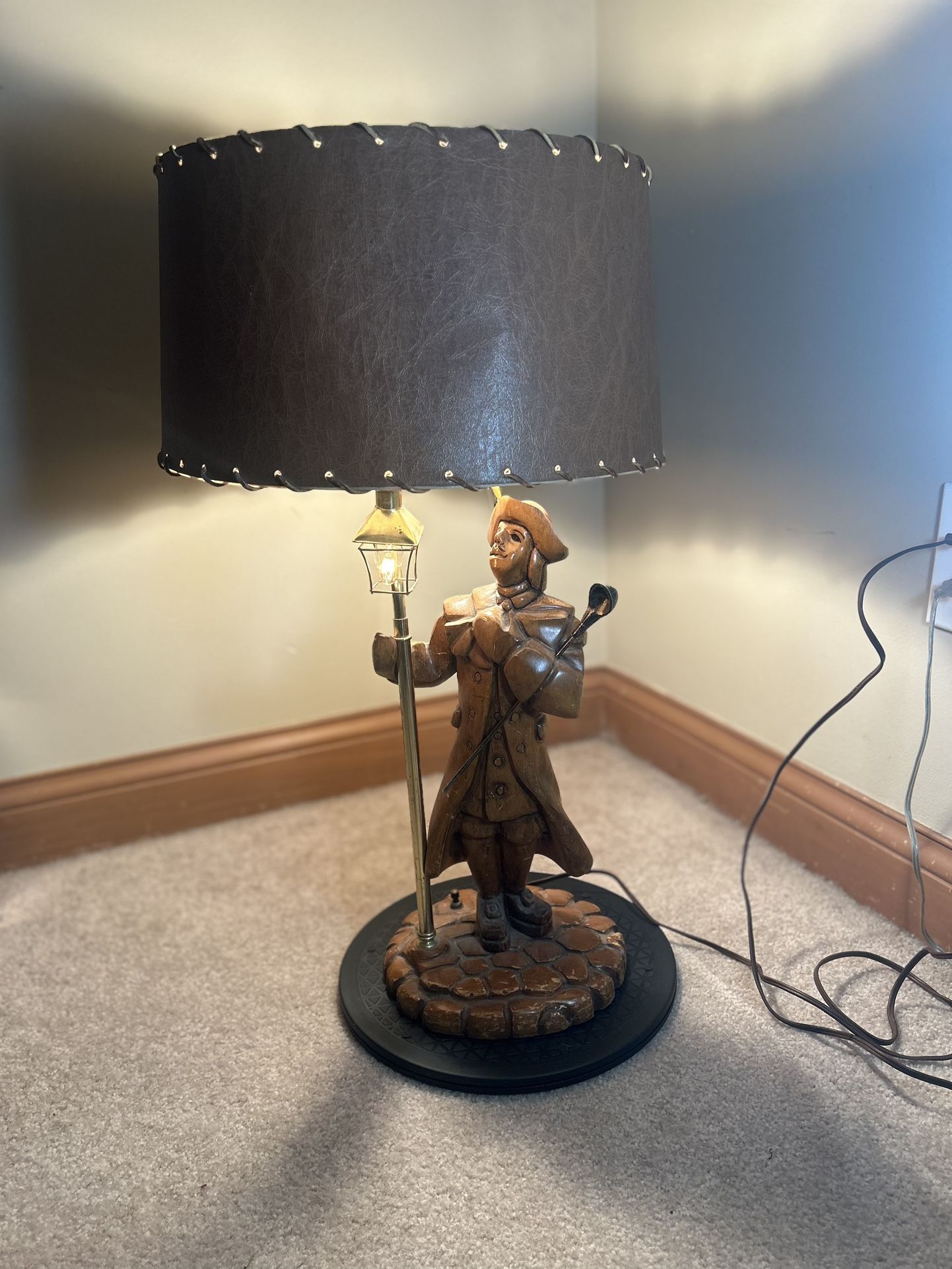 Unique Wooden Vintage Antique Bicentennial Minuteman Desktop Table Lamp Working