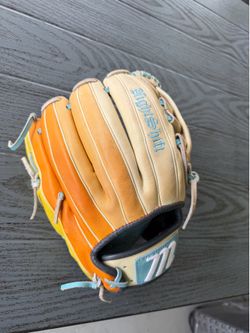 Like new, not broken in. MARUCCI NIGHTSHIFT " HORIZON " 44A3 11.75" INFIELD BASEBALL GLOVE