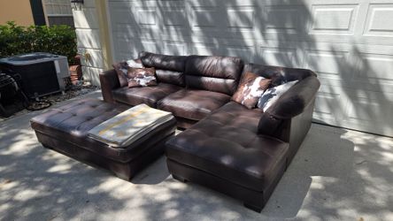 LEATHER SECTIONAL COUCH