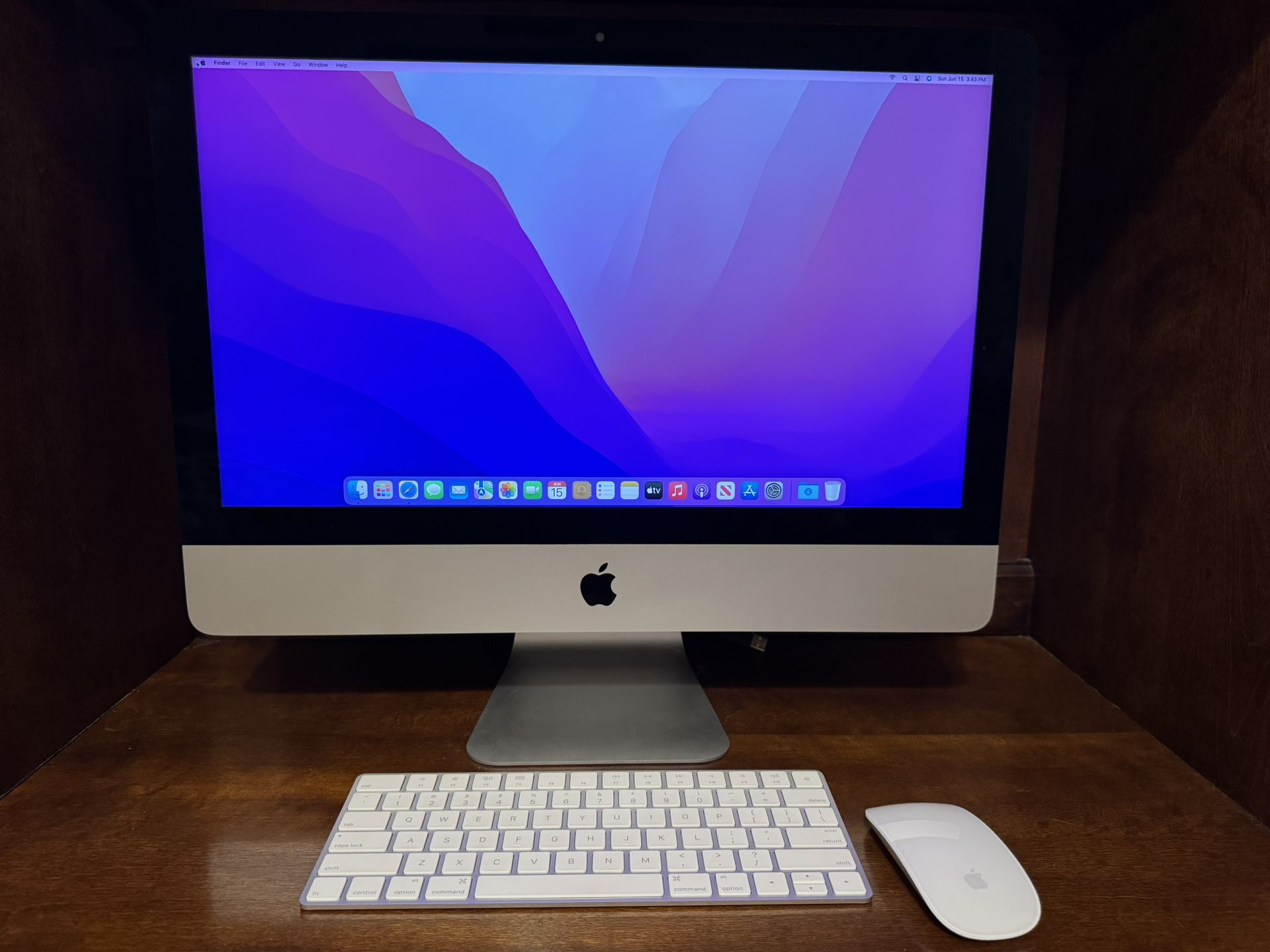 iMac 21.5 In LIKE NEW