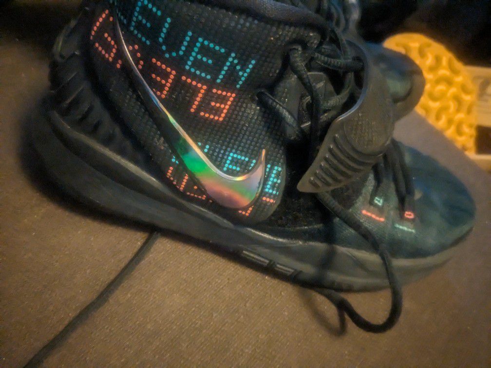 Nike Boys Kyrie 6 BQ5599-006 Black Basketball Shoes Sneakers Size 6