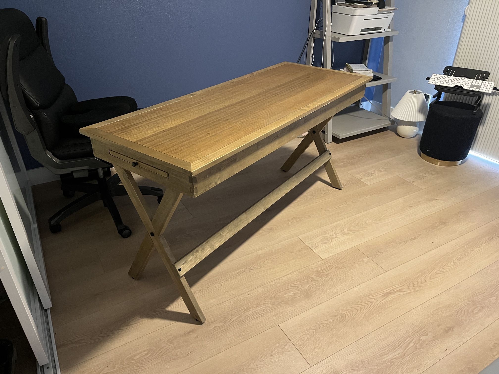World market campaign desk