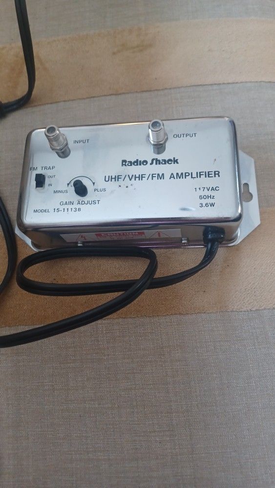 Vintage Radio Shack UHF/VHF/FM Amplifier Model 15-1113B 3.6Hz 117VAC 3.6W