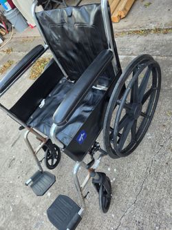Chair for seniors with wheels