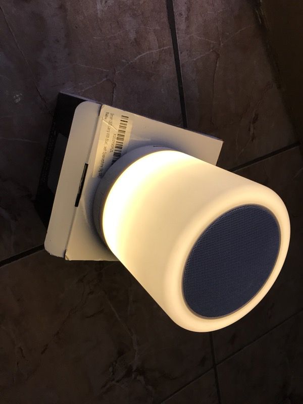 Light Bluetooth speaker