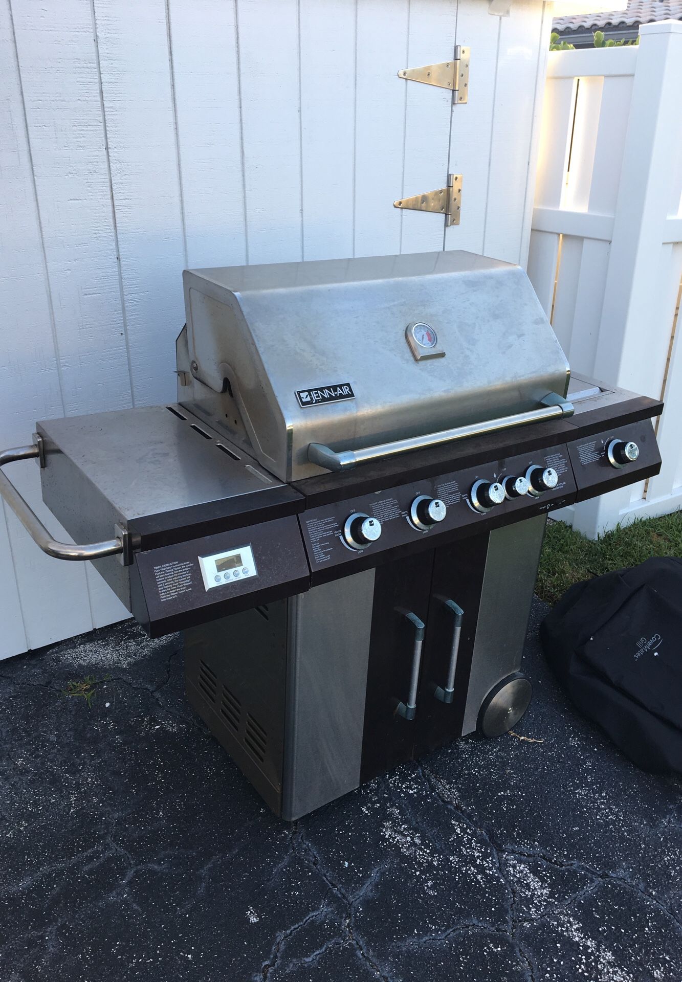 Jenn-Air Propane Grill: Model 720-0720