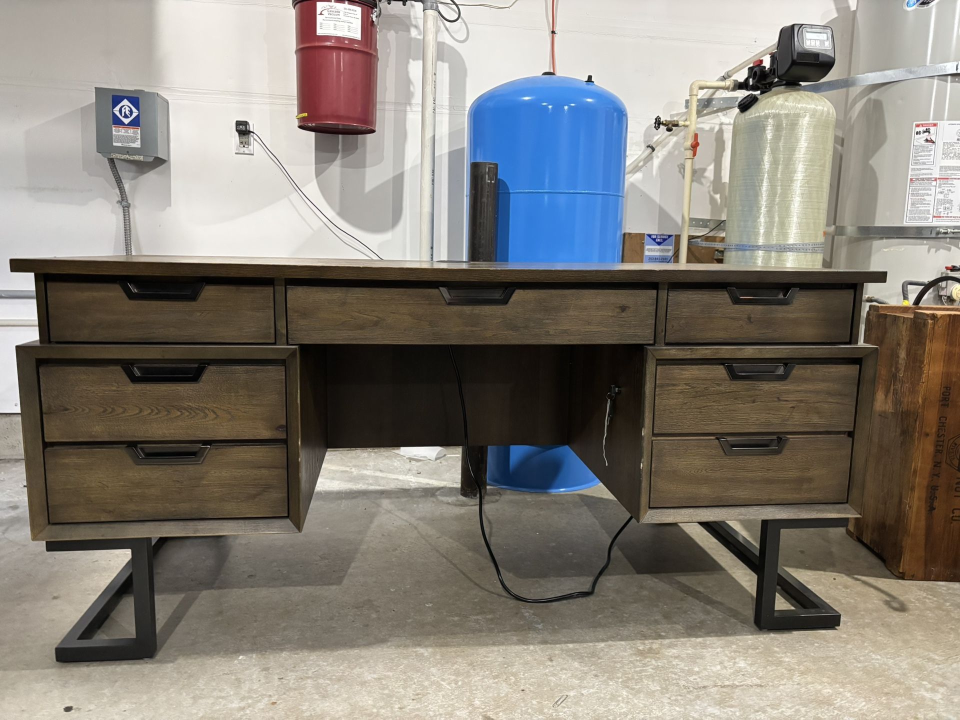 Executive Desk 66”