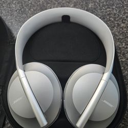 Bose Headphones (423352) Some Earcuff Damage