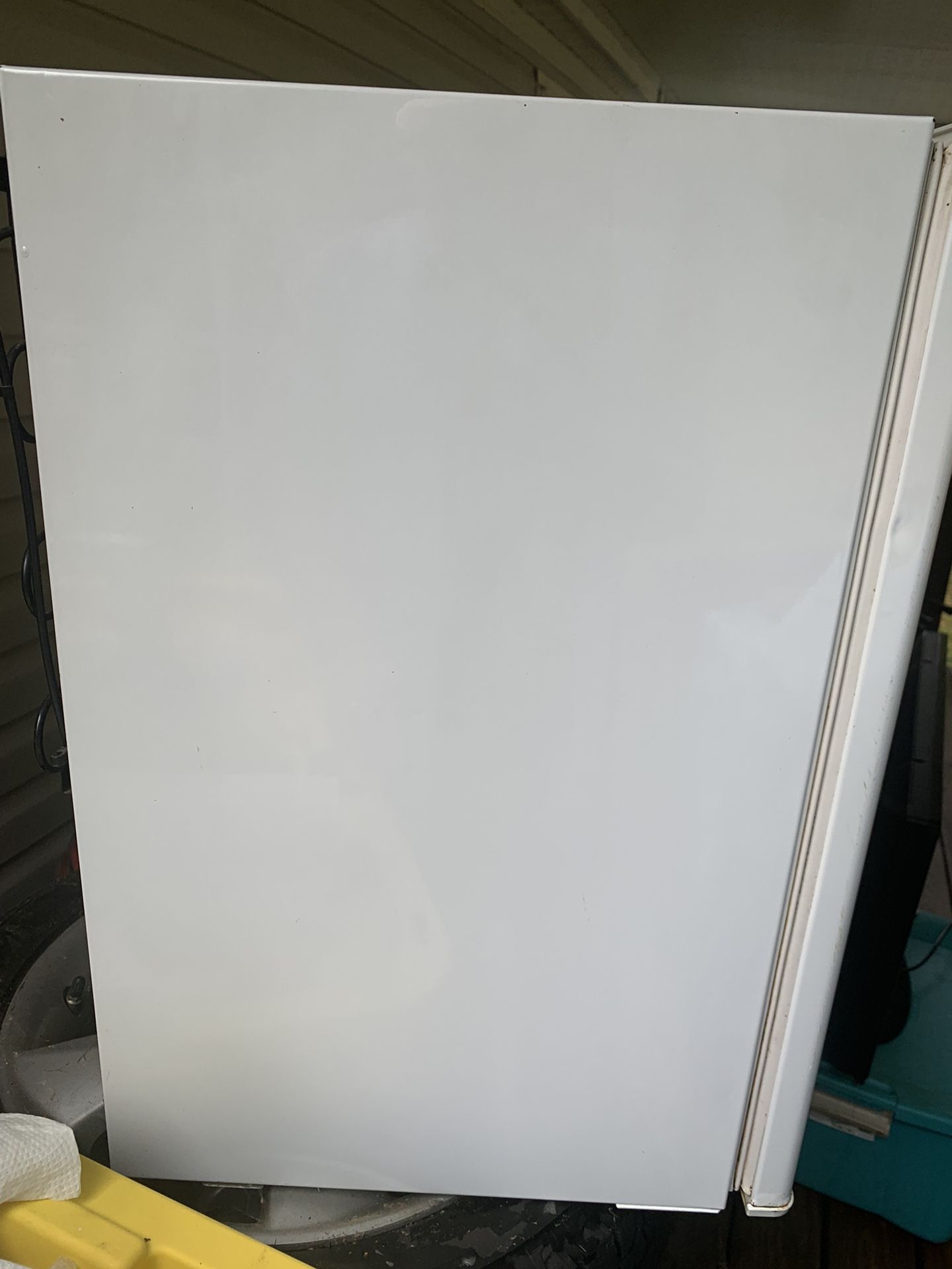 Mini fridge