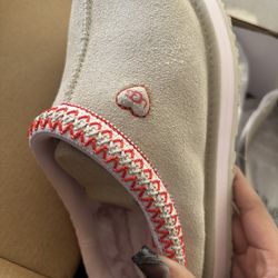 Uggs/ Valentines Tazz Love 