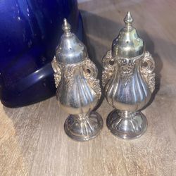 Vintage Wallace Baroque Silverplate Salt & Pepper Shakers – Set