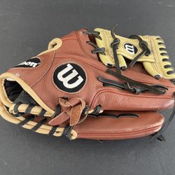 Wilson A550 Glove Right Hand Throw 