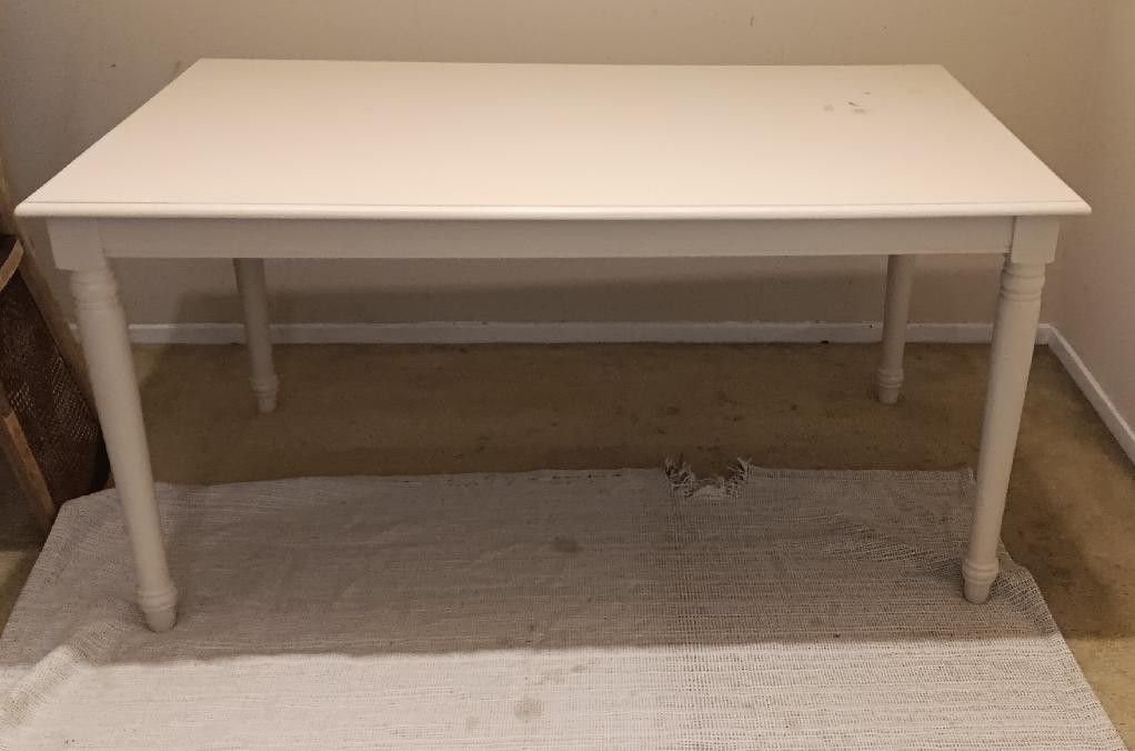 Indoor Dining Table Perfect For Intimate Dinners