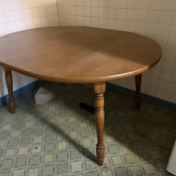 Kitchen Table And Chairs (Hale)