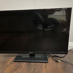 Insignia TV w/Remote
