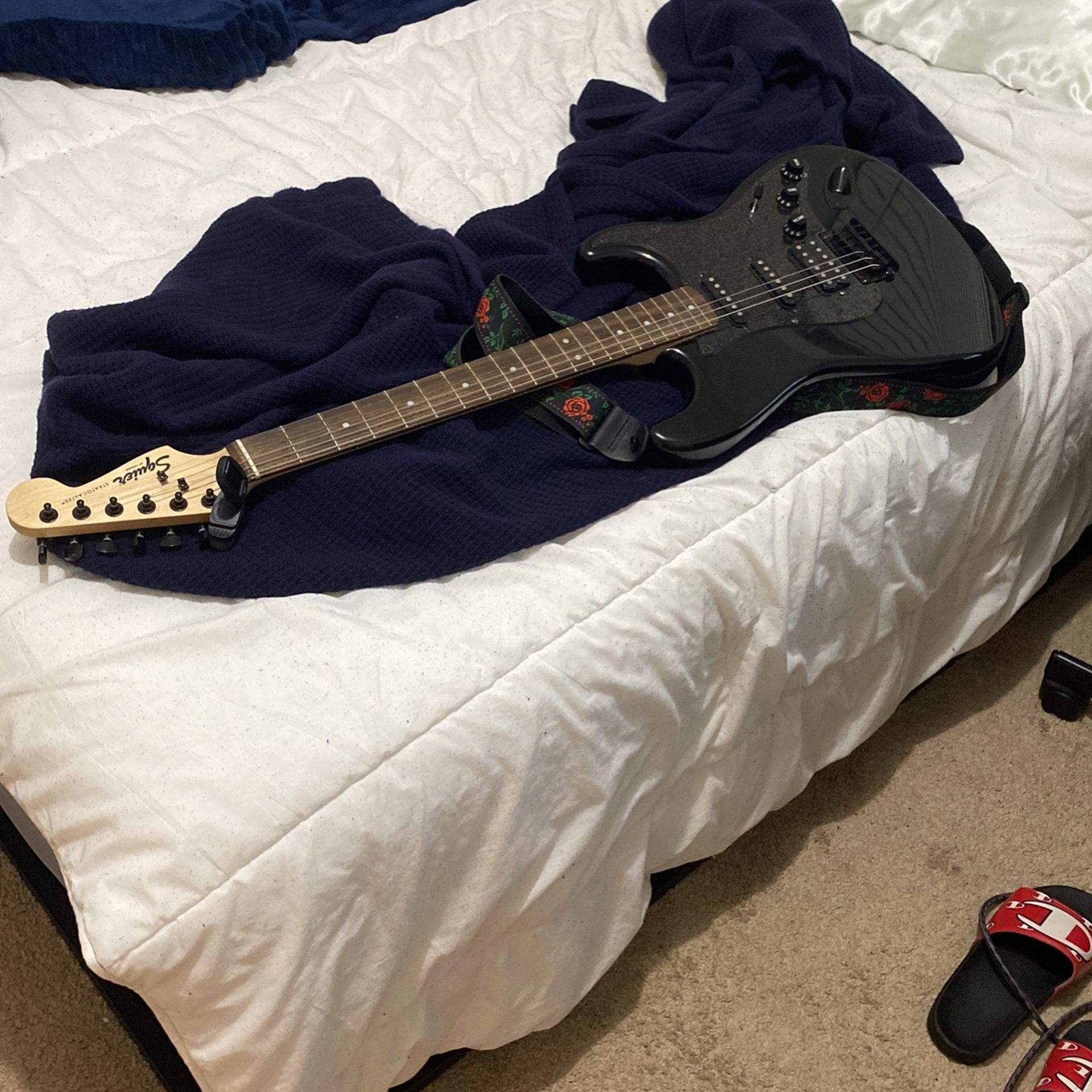 Black Squire Stratocaster( Missing e String
