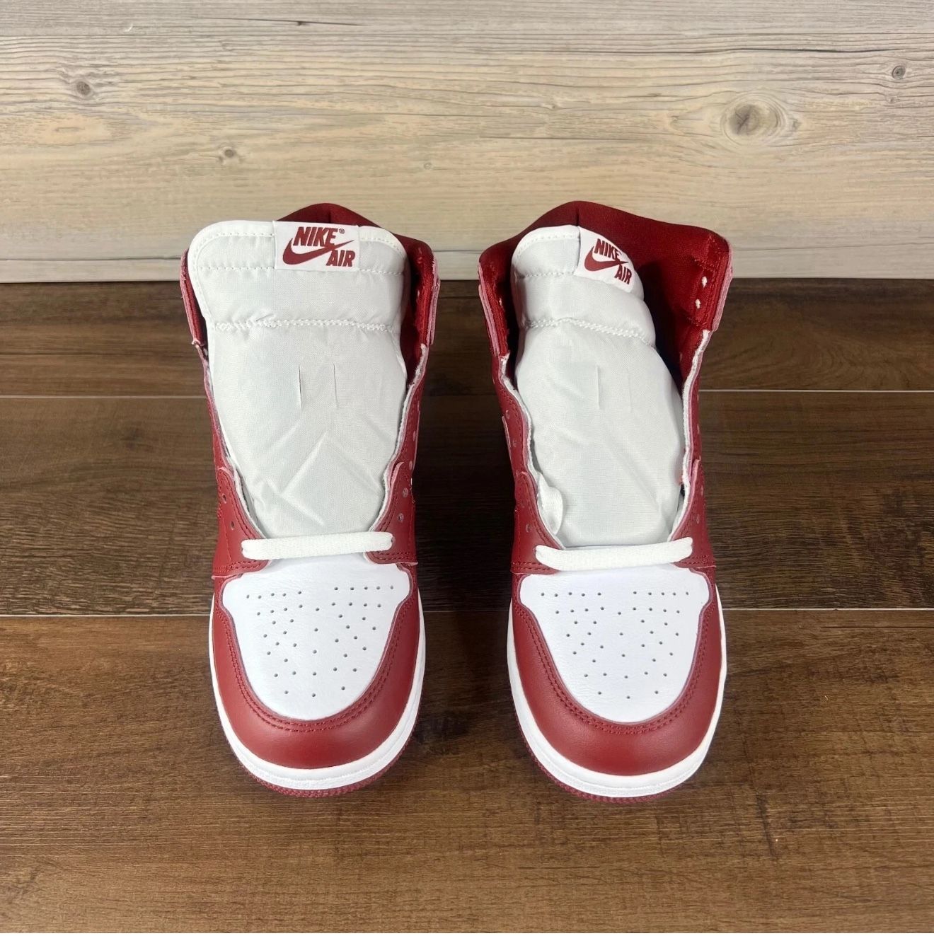 Jordan 1 Retro High OG Artisinal Team Red (GS) Size 6Y/7.5W