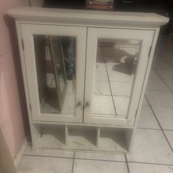 Bathroom cabinet w/mirror 