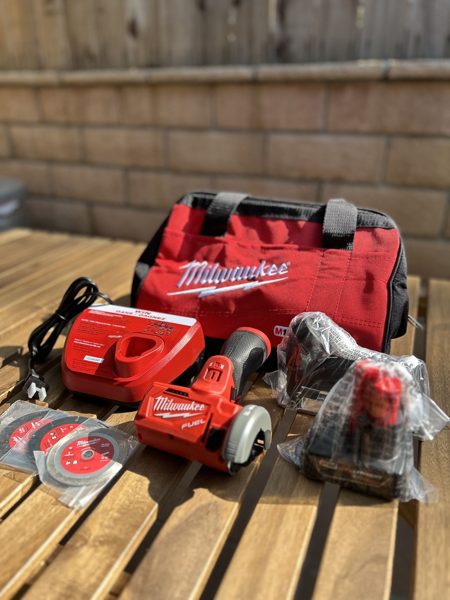 Milwaukee M12 FUEL Brushless Cordless Cut Off Saw Kit
