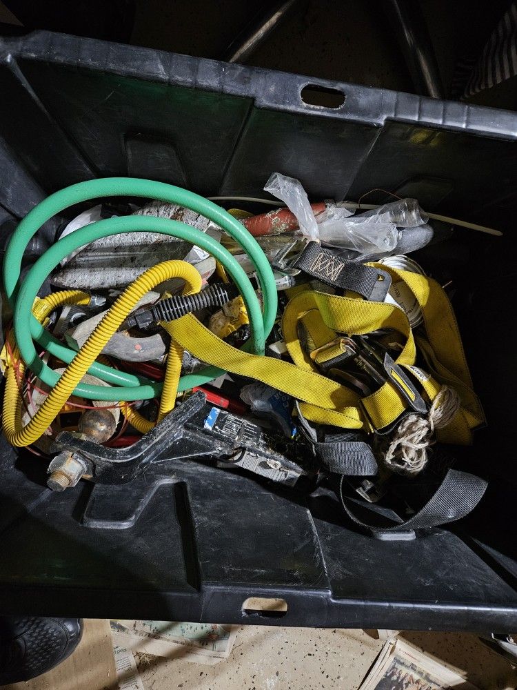 BOX OF TOOLS. CAJA CON ERRAMIENTA