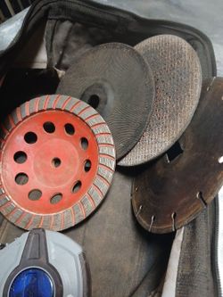 B&D Variable Speed Grinder/Buffer with over $300 in attachments.