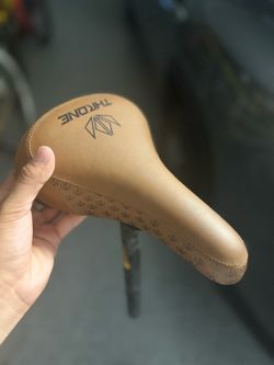 Throne seat