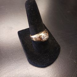 14k  7.7 G Yellow Gold Ring Size 7