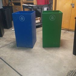 Medel Trash Cans With Liner 