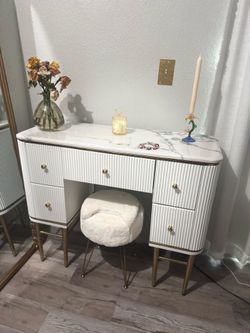 Beautiful Marble Top Makeup Vanity