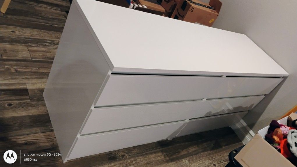 High Gloss White Dresser