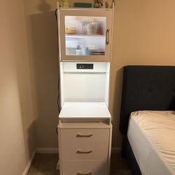 Selling Makeup Vanity (gently used)