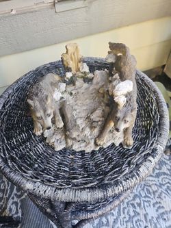 Wolf figurine