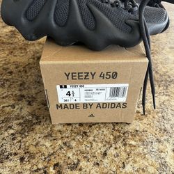 Yeezy 450 Size 4.5 **IF ITS POSTED, IT’S AVAILABLE **