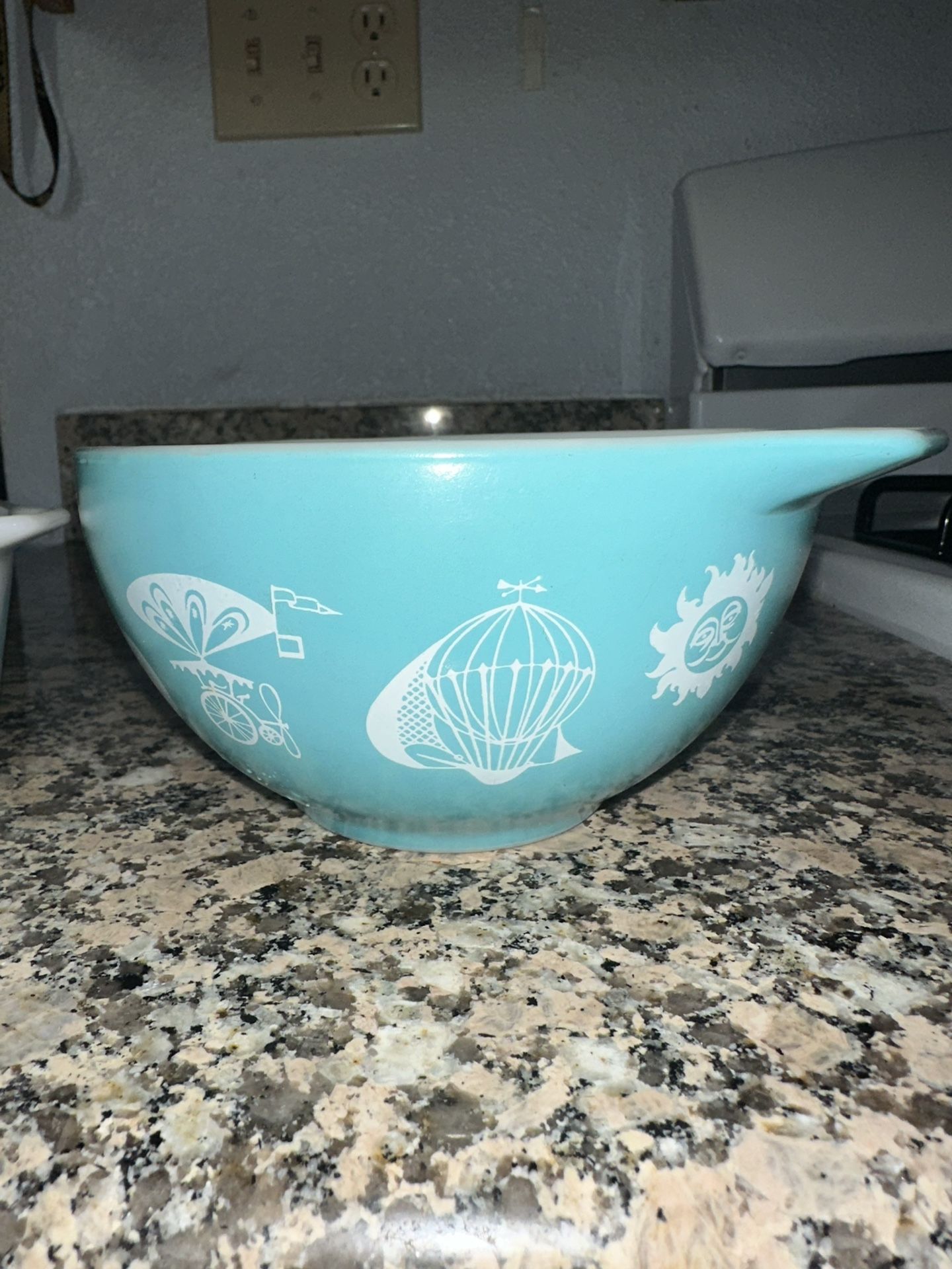 Pyrex 2 Liters,8 Cups Measuring Big Bowl for Sale in Stockton, CA - OfferUp