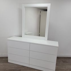DRESSER WITH MIRROR 