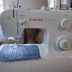 Singer Tradition 2277 sewing machine