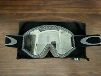 Oakley snow goggles