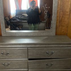 Dresser with mirror 