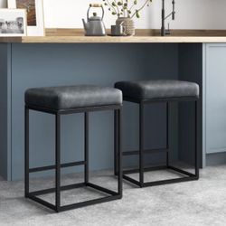 4 Bar Stools (Counter height)