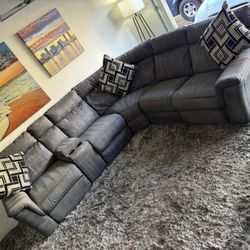 * Like New * Ashley Furniture Electric 6pc Modular Sectional Sofa ( Free Delivery )