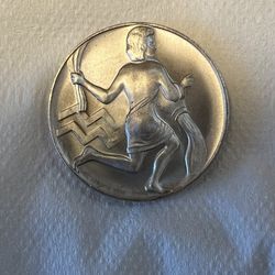  One Ounce Silver Round Zodiac Rare Aquarius Dated 1983 