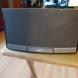 Bose Speaker Plays Apple I Pod